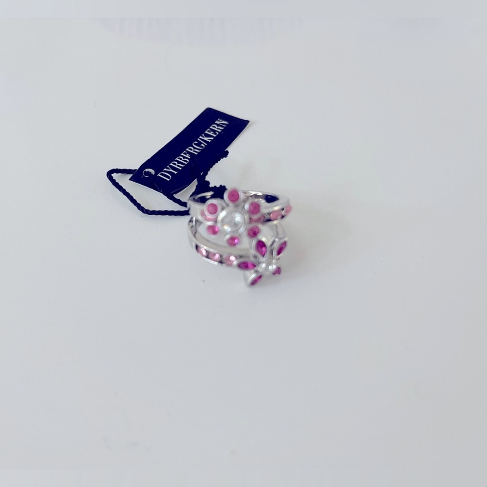 Dyrberg Kern Silver Ring with pink
Swarovski crystals.